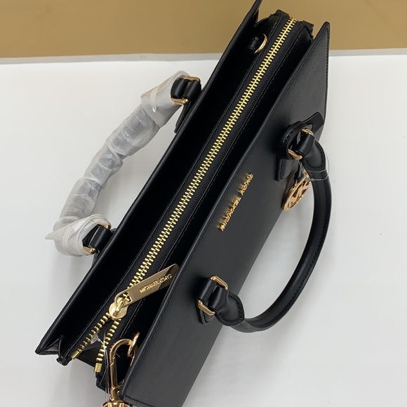 MICHAEL KORS SHEILA MEDIUM
CENTER ZIP SATCHEL CROSSBODY
BLACK COLOR - Picture 9 of 16